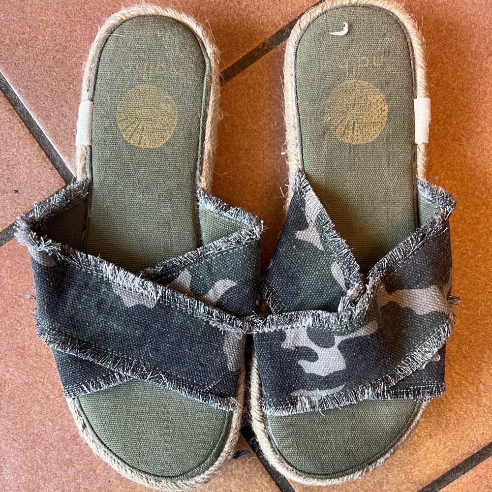 Camouflage sandals size 7